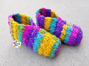 Huggy Slipper crochet pattern by Snappy Tots